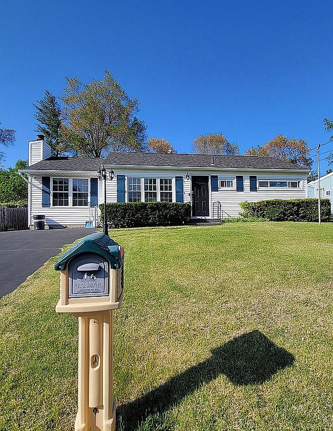 Image of 16 Carpenter Dr