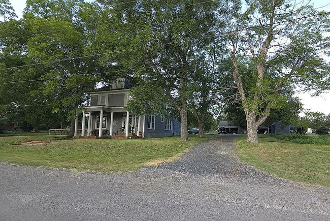 612 N Wilbern St, Runge, TX