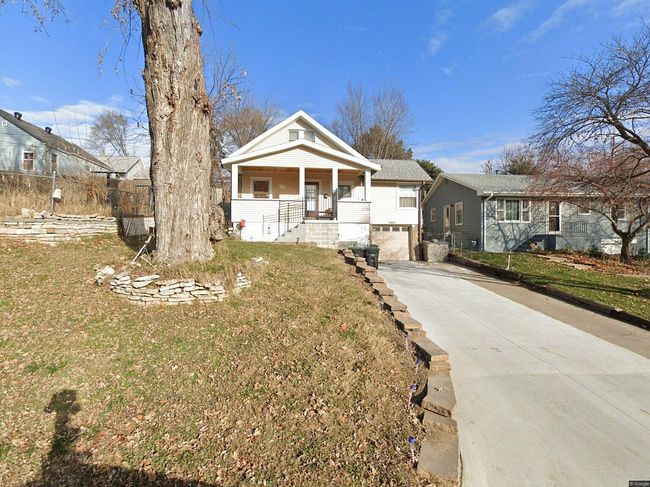 Image of 5642 Lake St