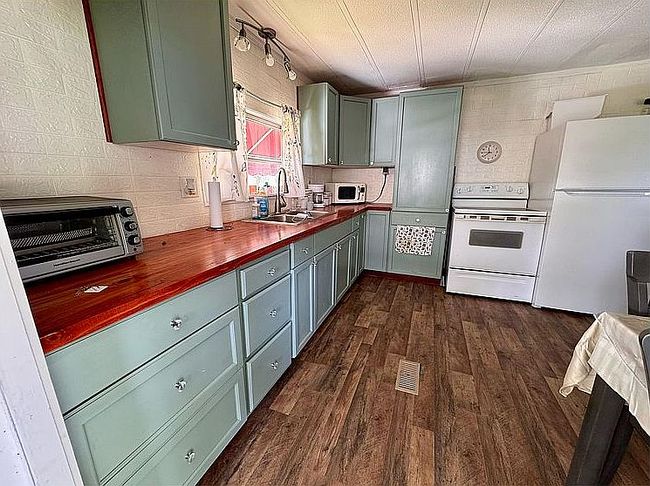 Photo of 10722 Dakota Oaks Dr, Riverview, FL