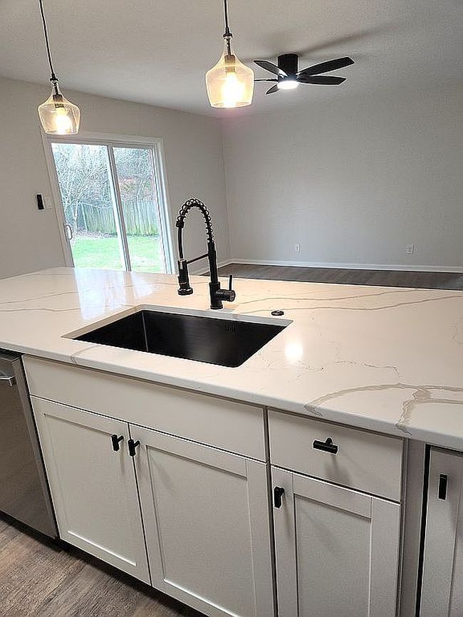 Additional photo 3 of property located at 104 Cedarwood St