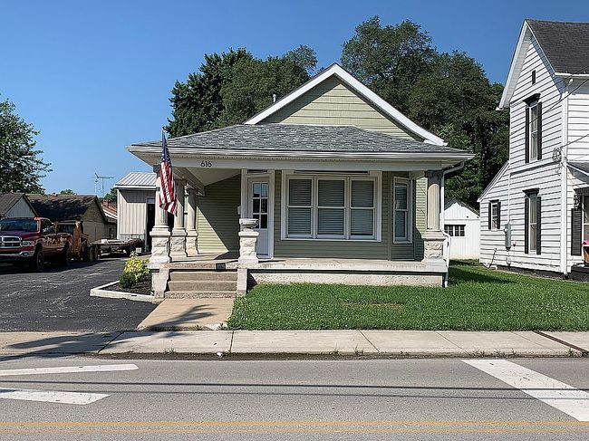 Photo of 616 E Utica St, Sellersburg, IN