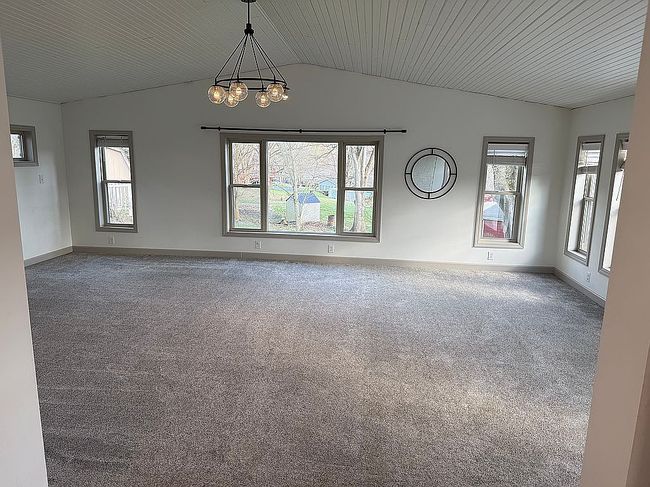 Image of 560 Maxine Dr