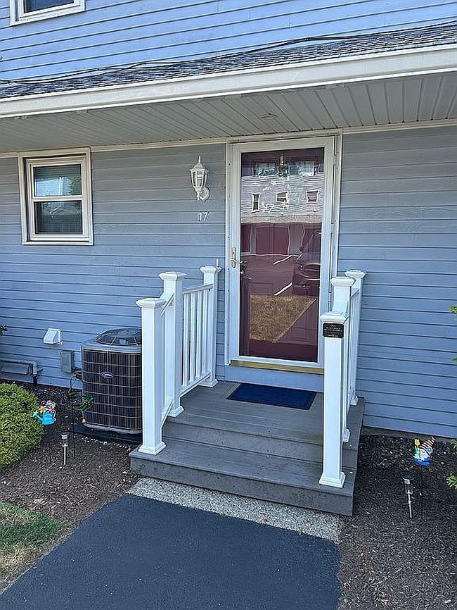 Photo of 4 Smithfield Rd Apt 17, North Providence, RI