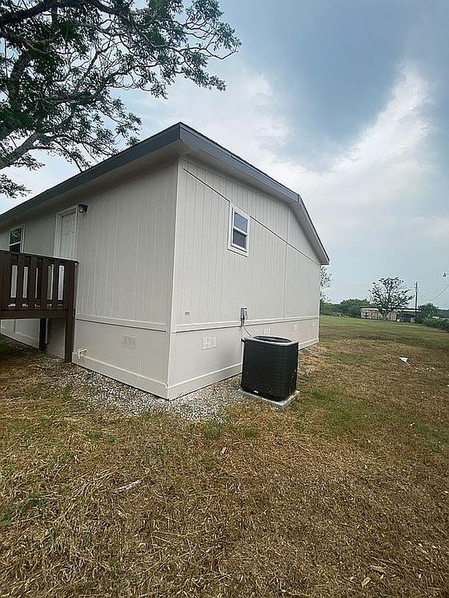 Photo of 3876 County Road 427, Stockdale, TX