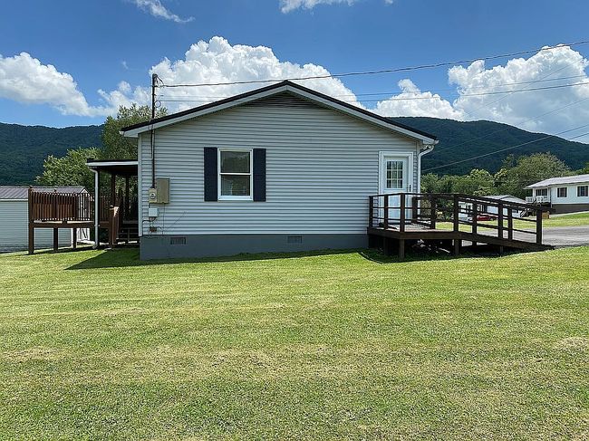 Photo of 268 Painter St, Tazewell, VA