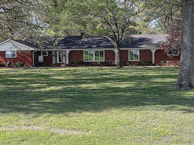 Image of 1015 Lake Dr