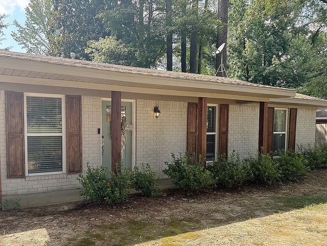 Photo of 828 Windsor Rd, Grenada, MS