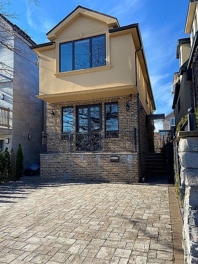 Preview of property located at 132 Oxford St