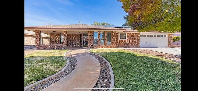 Image of 2584 Desert Hills Dr