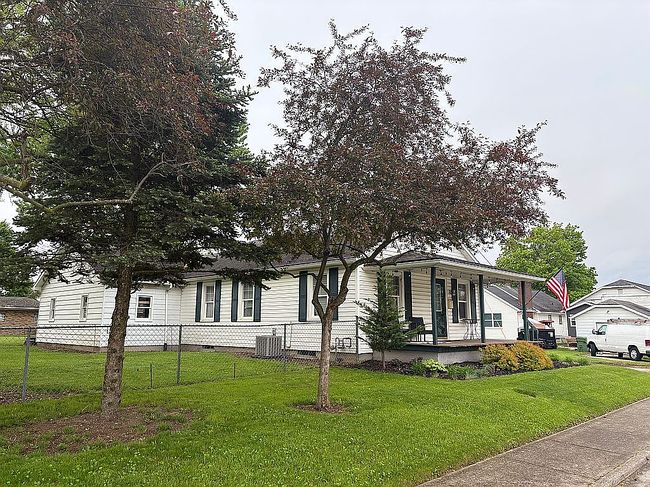 Image of 215 Belmont St