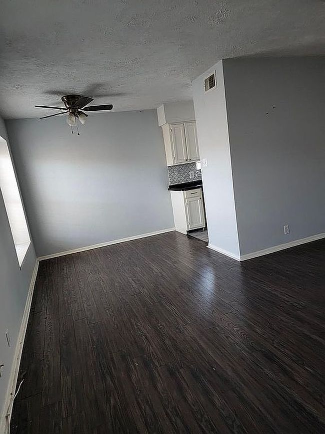 Photo of 2901 Helena Ave Apt 406, Nederland, TX