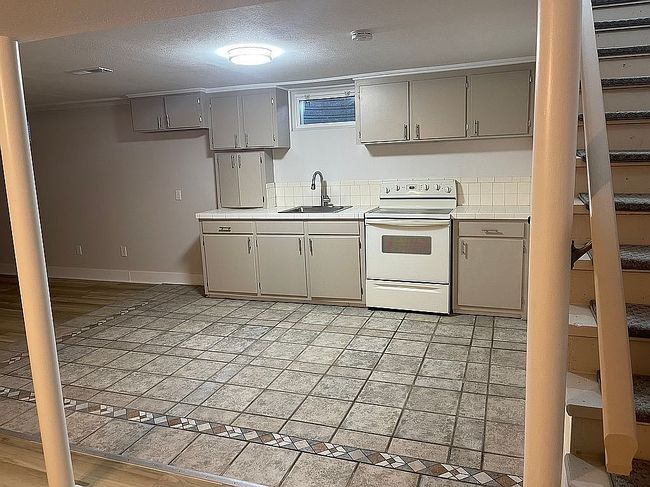 Image of 301 Edgewood Ave