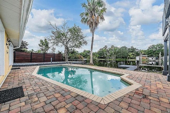 Image of 9400 Sun Isle Dr Ne