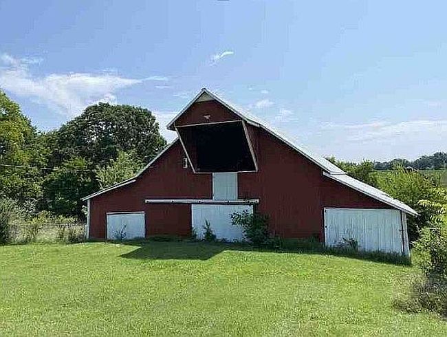 Photo of 854 Murray Paris Rd, Murray, KY