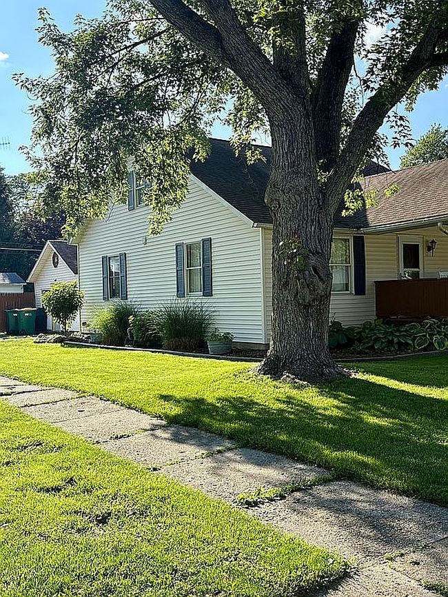 Photo of 98 Lamotte St, Sandusky, MI
