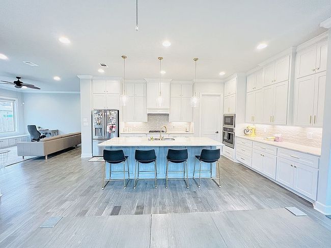 Additional photo 2 of property located at 301 Kanis Ridge Dr