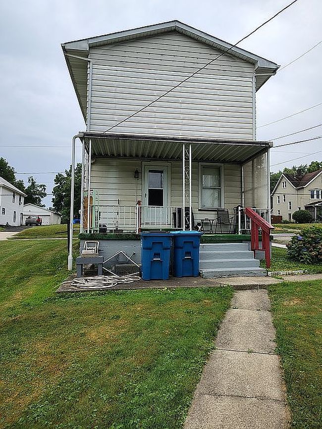 Photo of 65 Park Ave, Struthers, OH