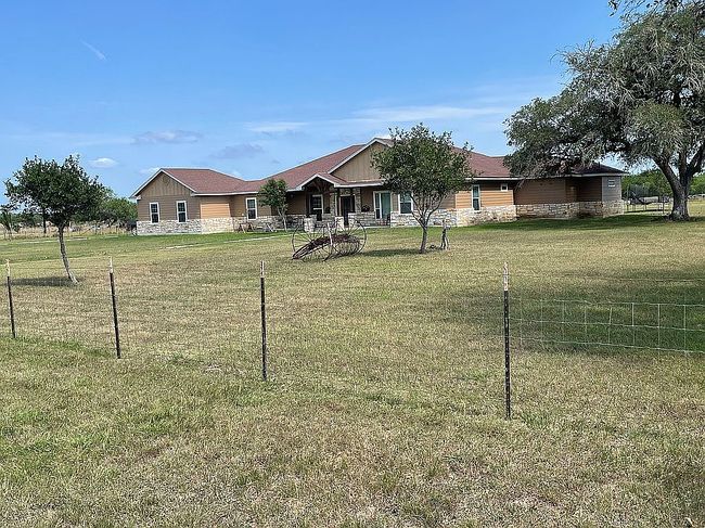 Photo of 1207 Friar Rd, Cuero, TX