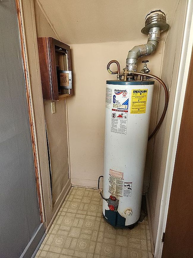 Image of 320 Pinewood St