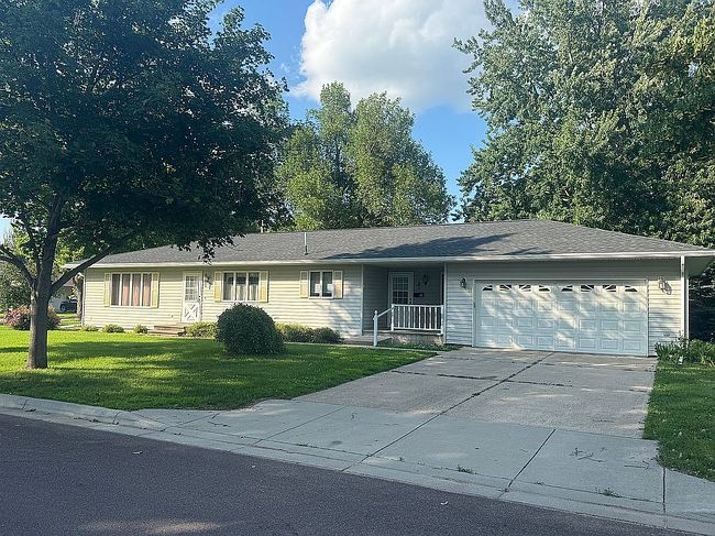 Photo of 111 7th St E, Canby, MN