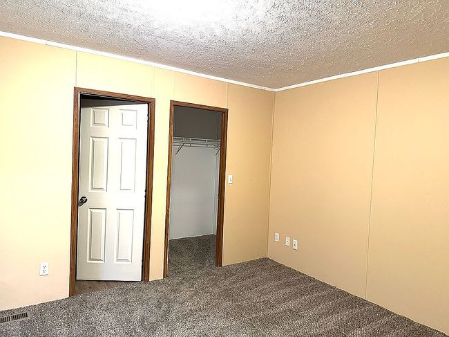 Photo of 14 Bluebonnet Ln, Belton, MO