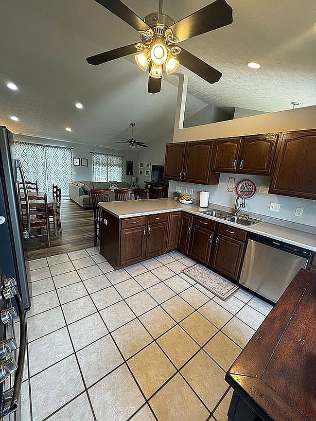 Photo of 436 December Ln, Morgantown, WV