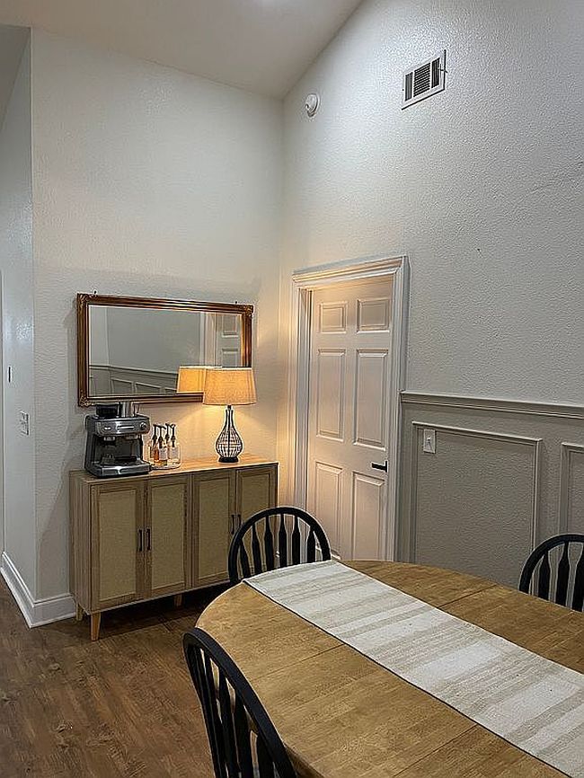 Photo of 807 W Longleaf Dr Unit 52, Auburn, AL