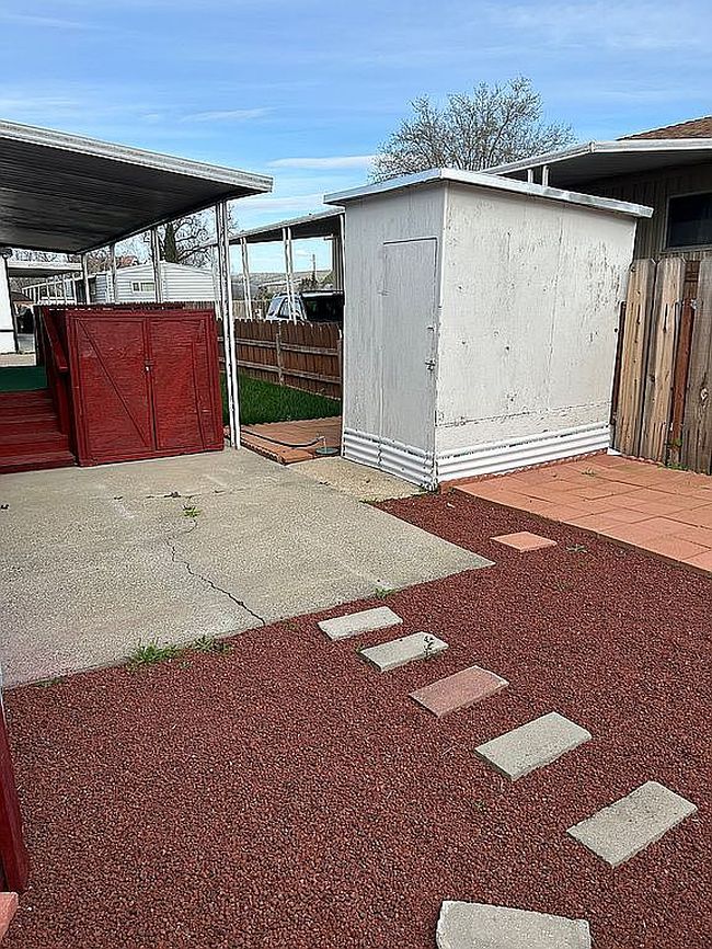 Photo of 52 Rio Vista Ln, Red Bluff, CA