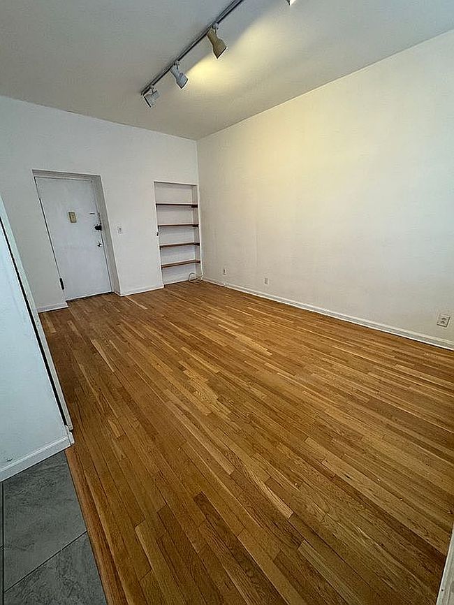 Photo of 30 E 95th St Apt 6C, New York, NY