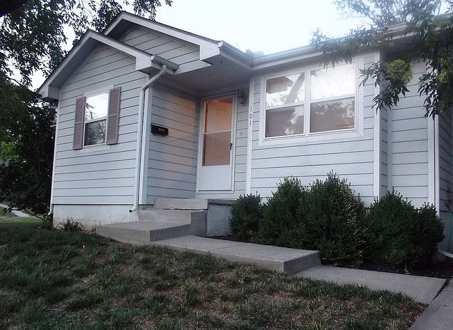 Photo of 101 S 5th St, Paola, KS