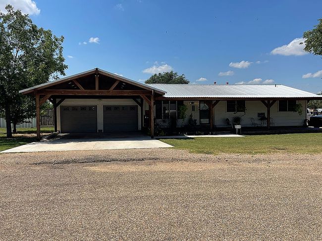 Photo of 1120 3rd St, Roaring Springs, TX