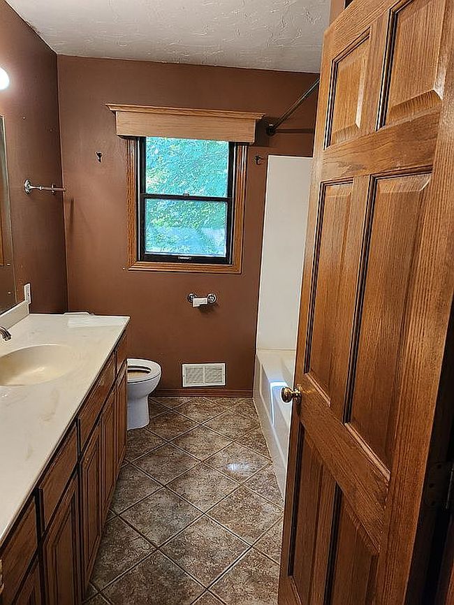 Photo of 16021 Creekwood Rd, Prior Lake, MN