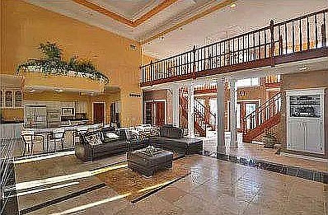 Additional photo 1 of property located at 736 Eton St