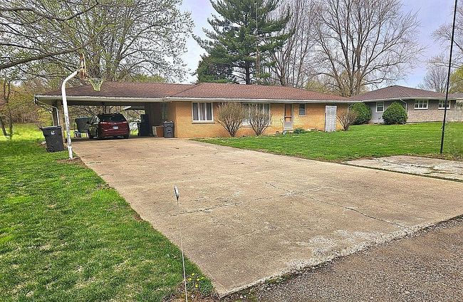 Photo of 10599 N Hickory Ln, Casey, IL