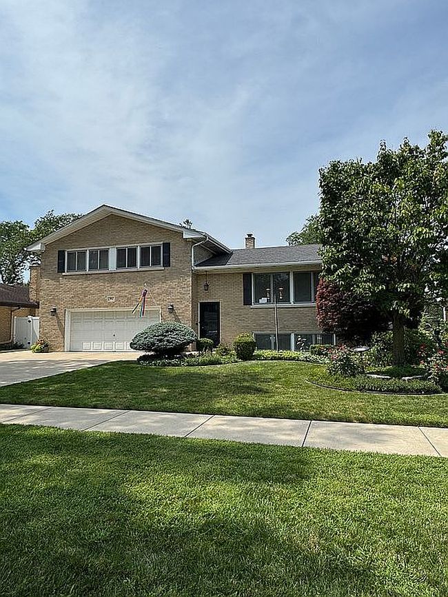 Photo of 804 S Euclid Ave, Elmhurst, IL