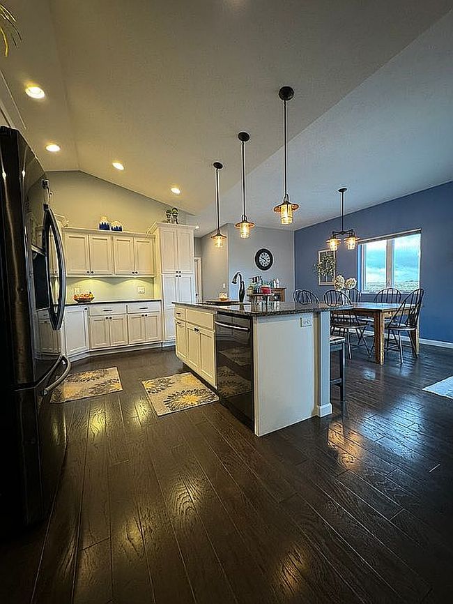 Additional photo 2 of property located at 1375 16th Ave Se