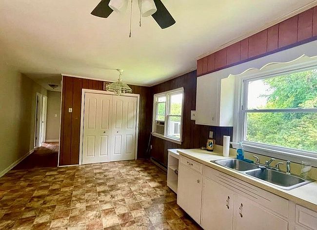 Photo of 60 Taylor Rd, Cartersville, VA