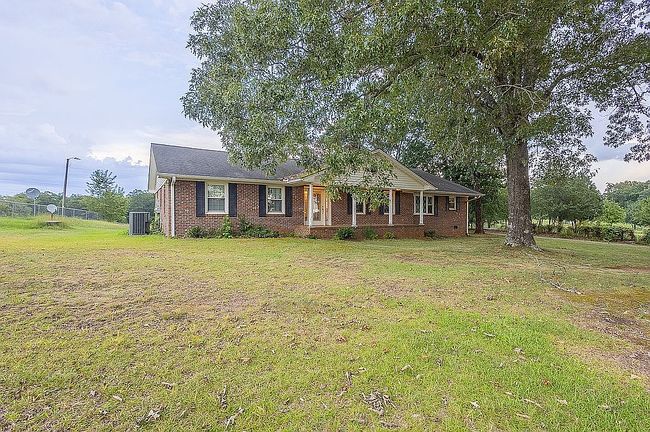 Photo of 1785 Keeler Mill Rd, Travelers Rest, SC