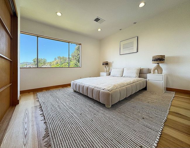 Photo of 2307 El Contento Dr, Los Angeles, CA