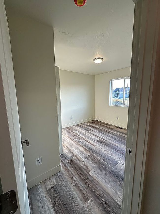 Additional photo 3 of property located at 303 Waterleaf Ln