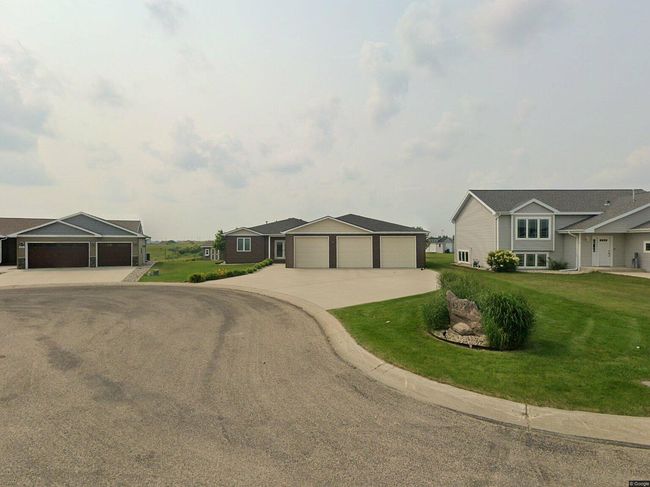 1309 Evergreen Dr Nw, Jamestown, ND