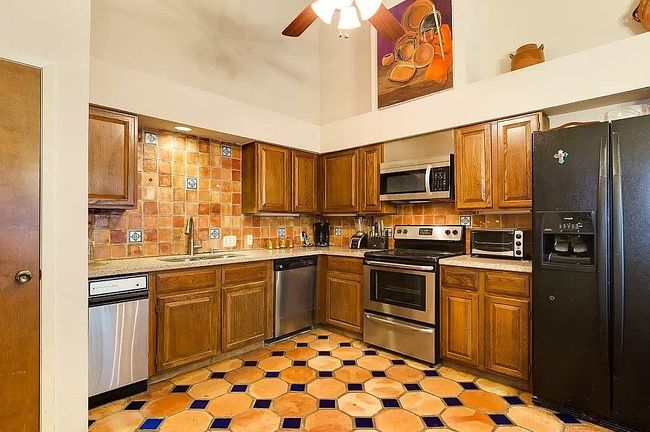 Image of 107 W Shasta Ave