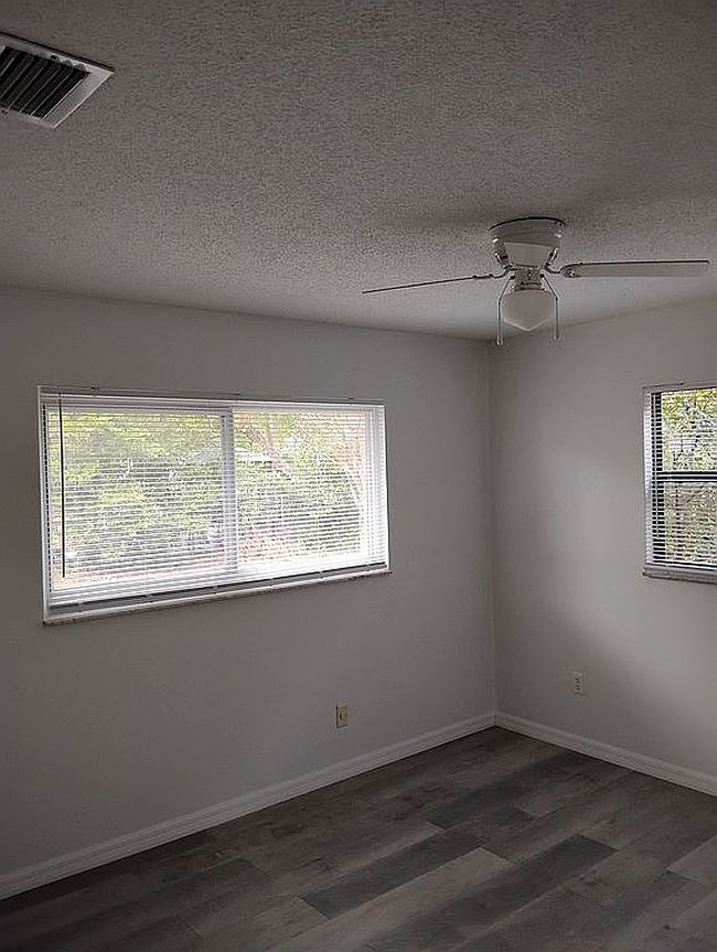 Image of 4570 Essex Ln