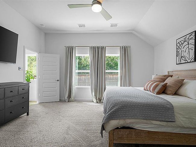 Image of 520 Royal Oaks Ln