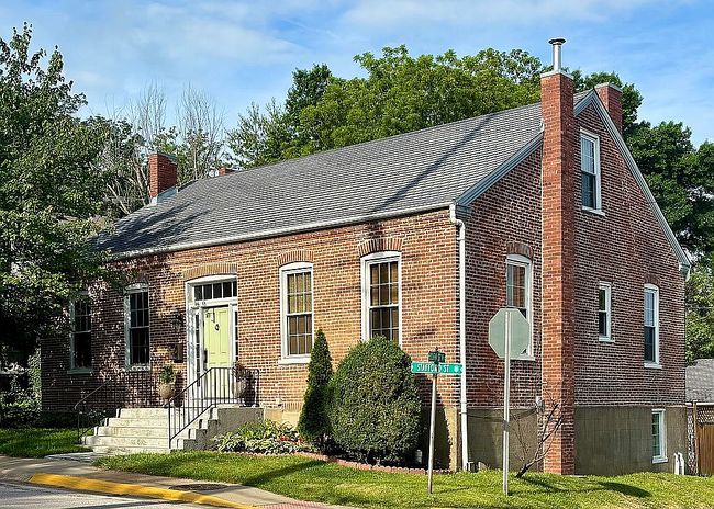 Image of 403 Stafford St