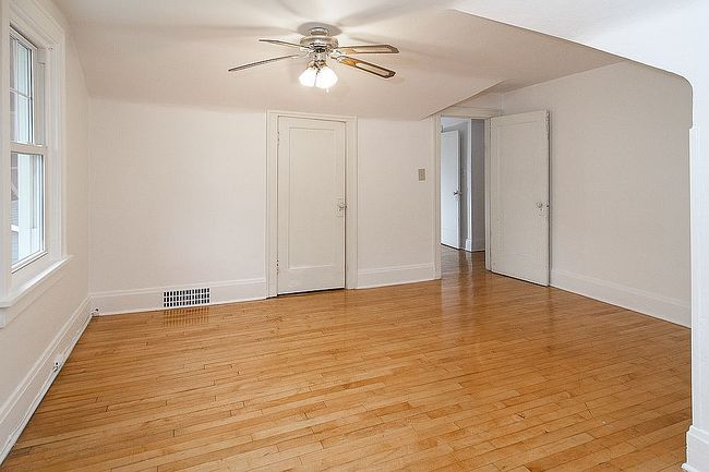 Additional photo 3 of property located at 1112 University Dr S