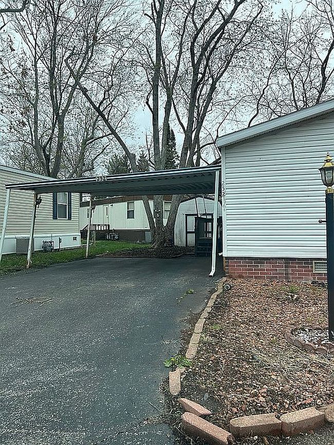 Image of 252 Dewey St