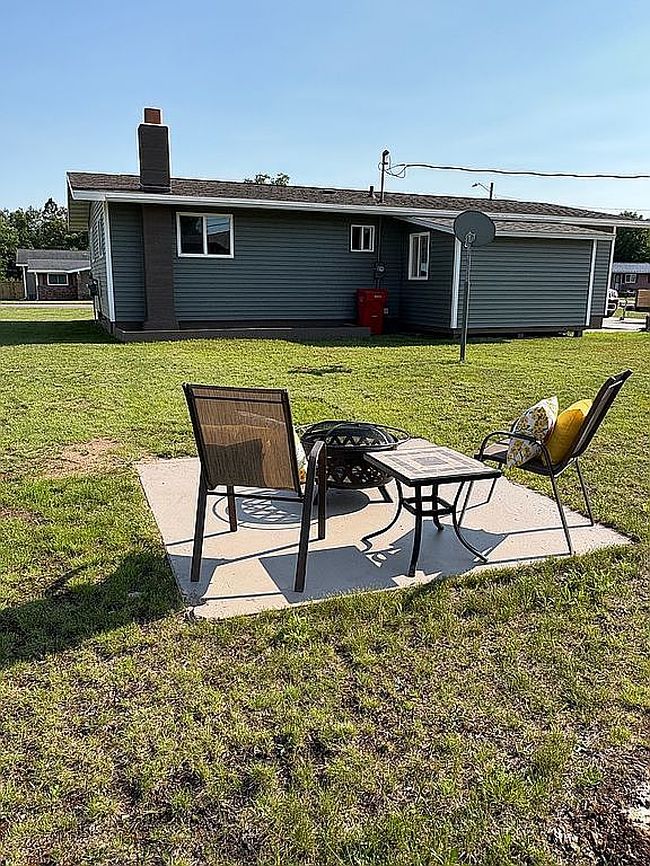 Photo of 1740 Rosewood Ln, Ishpeming, MI