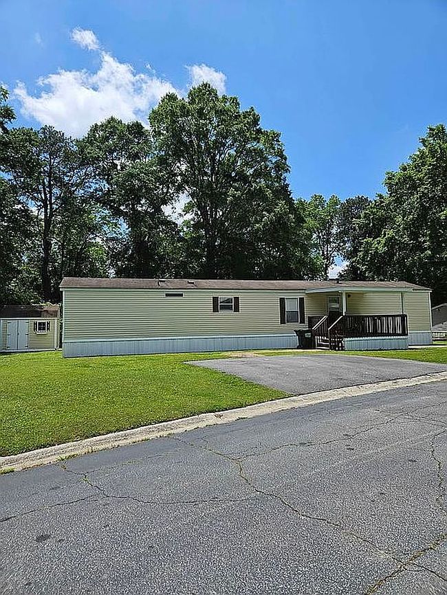 Photo of 84 E Meadow Ln Sw, Conyers, GA